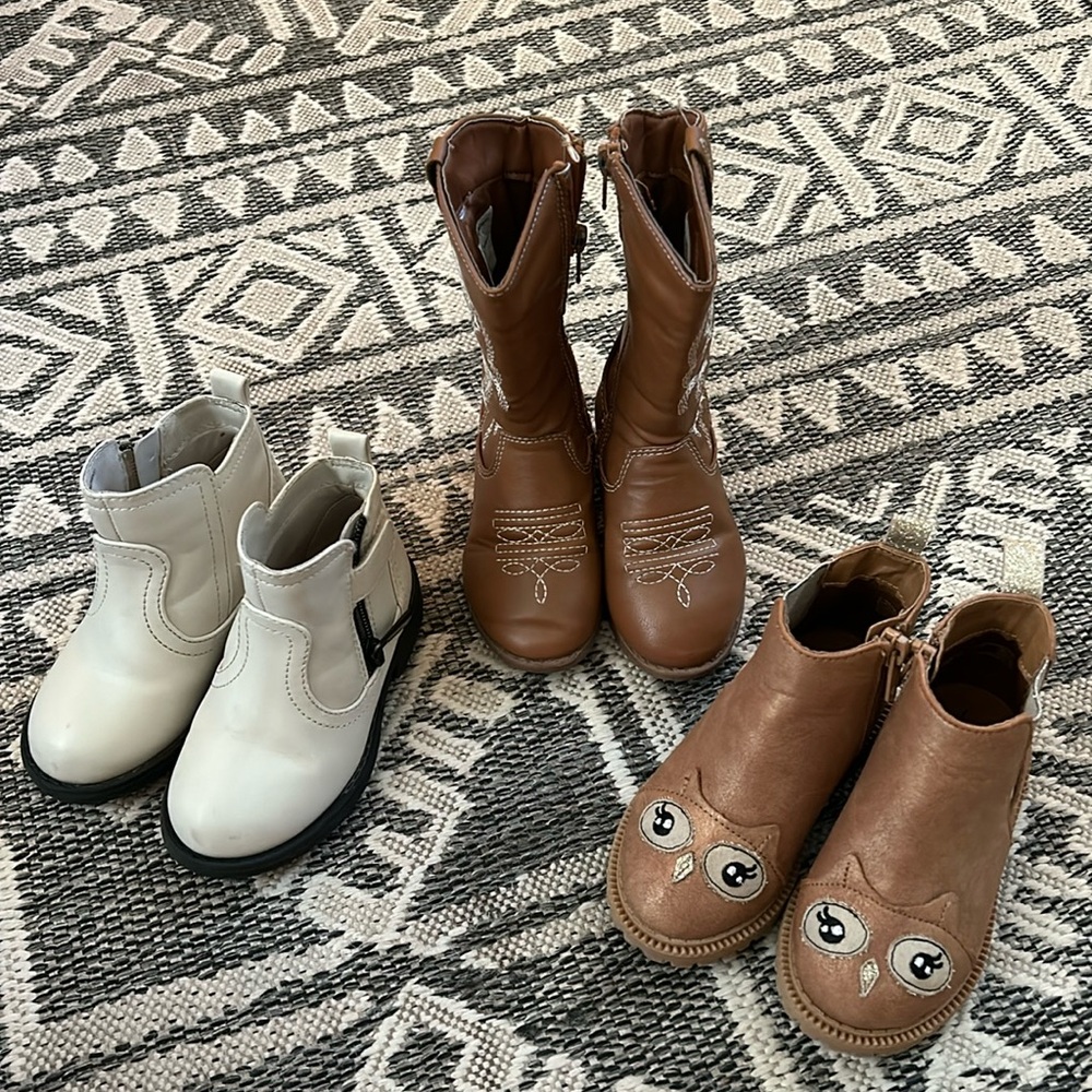 Lot of little girl boots, size 7